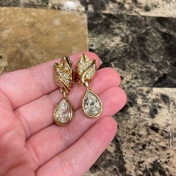 Swarovski Clip On Earrings - Picture 2 of 9